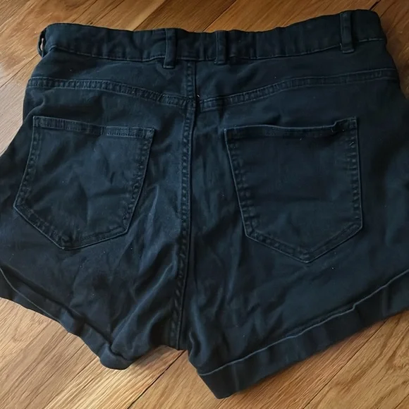 H&M black stretch denim type shorts size 10 EUC. - Picture 3 of 5